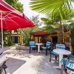 Appartement In With Terrace, Air Conditioning, Wifi, Washing Machine Poreč