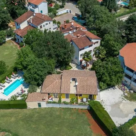 In With Terrace, Air Conditioning, Wifi, Washing Machine Πόρετς