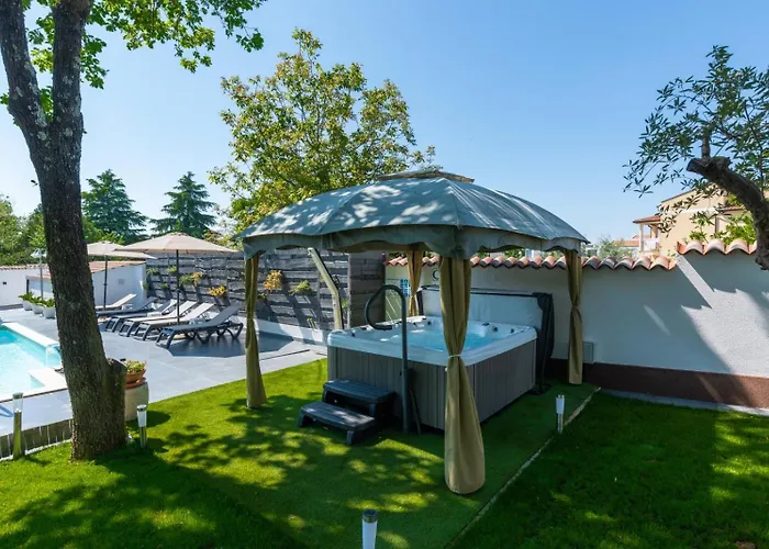 Lejlighed In With Terrace, Air Conditioning, Wifi, Washing Machine Poreč