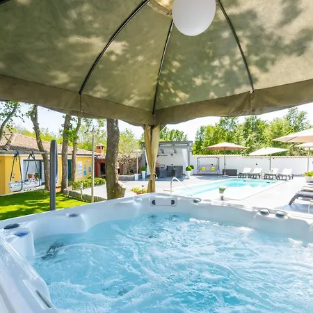 In With Terrace, Air Conditioning, Wifi, Washing Machine Apartman *