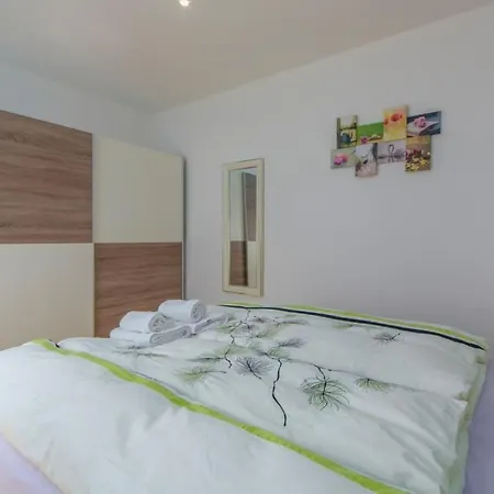 Apartment In With Terrace, Air Conditioning, Wifi, Washing Machine *