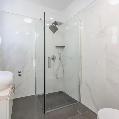 In With Terrace, Air Conditioning, Wifi, Washing Machine *