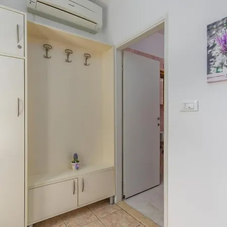 In With Terrace, Air Conditioning, Wifi, Washing Machine