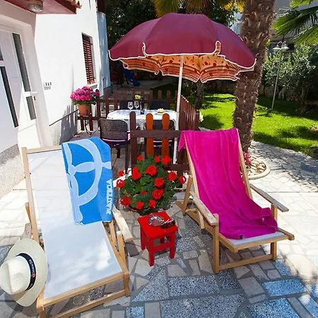 Apartman In With Terrace, Air Conditioning, Wifi, Washing Machine