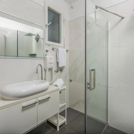 In With Terrace, Air Conditioning, Wifi, Washing Machine Apartment