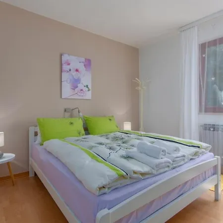 In With Terrace, Air Conditioning, Wifi, Washing Machine