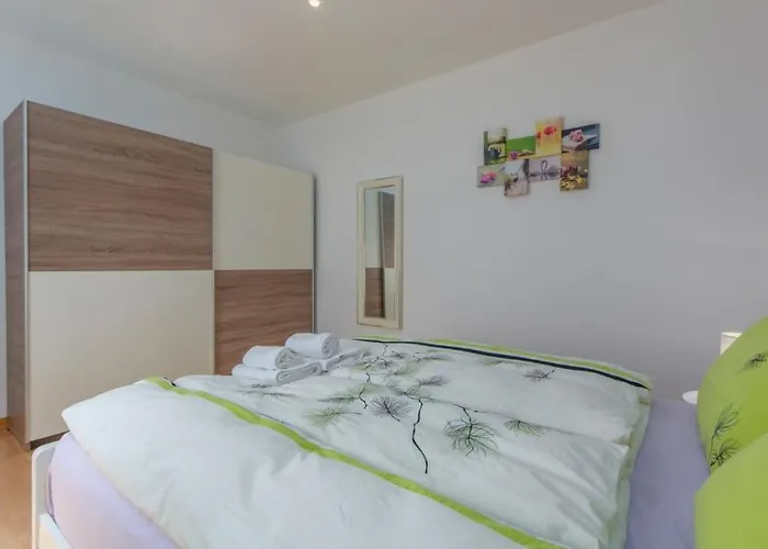 Apartmán In With Terrace, Air Conditioning, Wifi, Washing Machine *