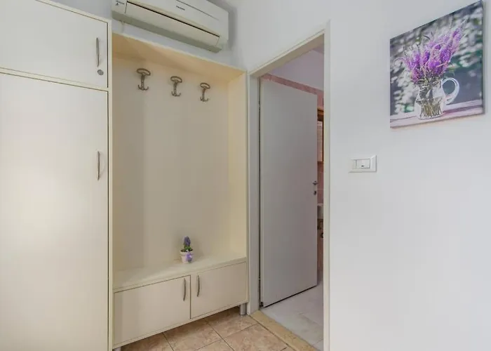 In With Terrace, Air Conditioning, Wifi, Washing Machine