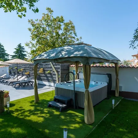 Lejlighed In With Terrace, Air Conditioning, Wifi, Washing Machine Poreč