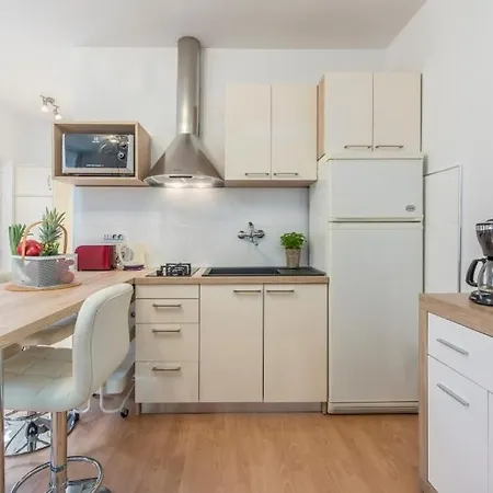 In With Terrace, Air Conditioning, Wifi, Washing Machine Lejlighed Poreč